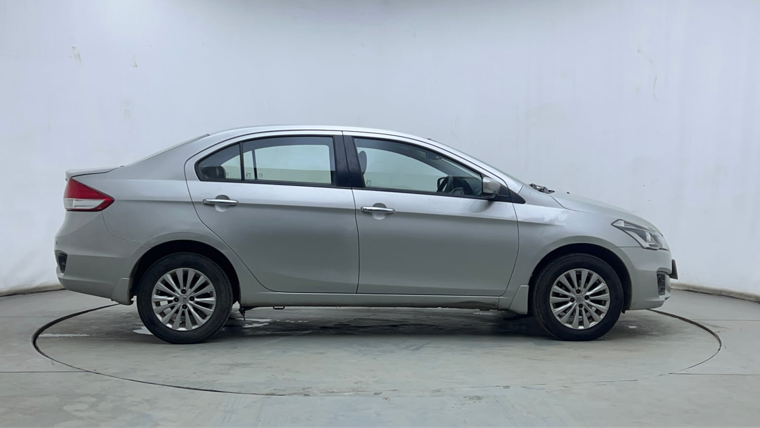 Used 2016 Maruti Suzuki Ciaz ZXi Petrol Manual exterior RIGHT SIDE VIEW