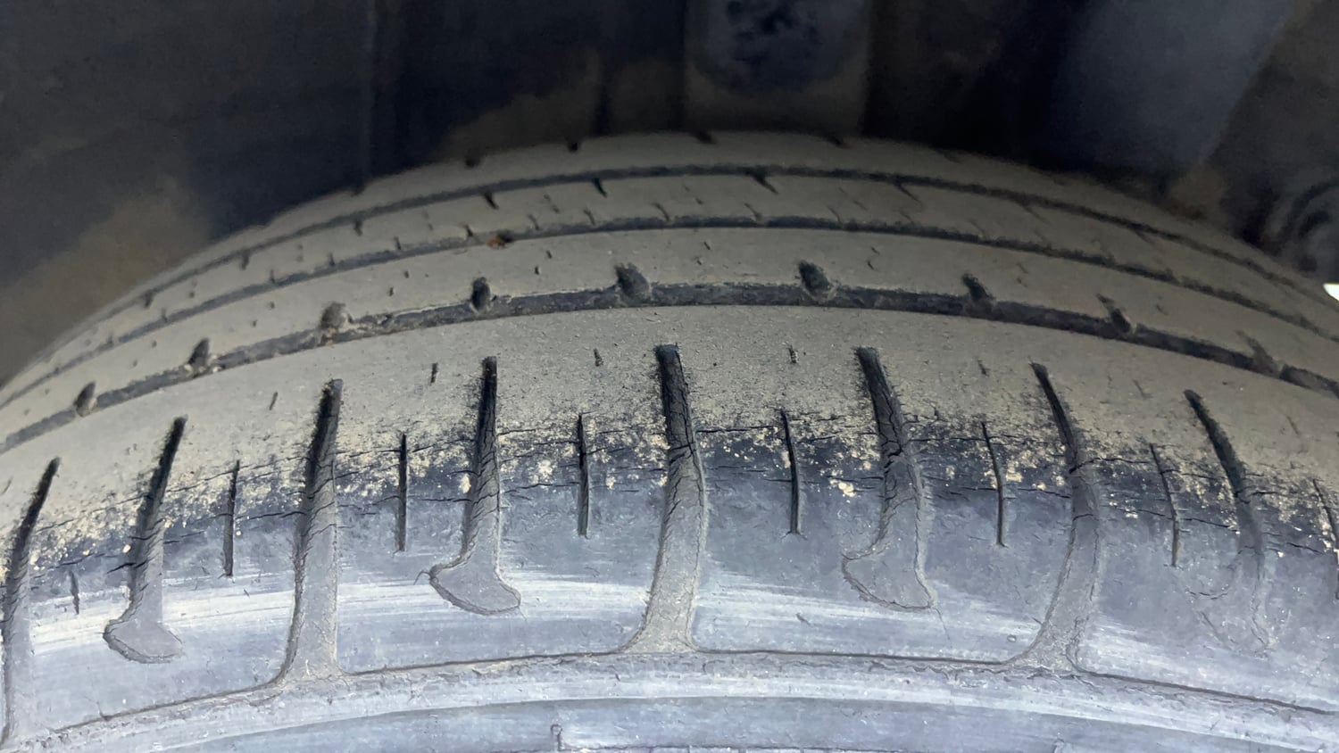 Used 2017 Hyundai Grand i10 Asta 1.2 Kappa VTVT Petrol Manual tyres LEFT REAR TYRE TREAD VIEW