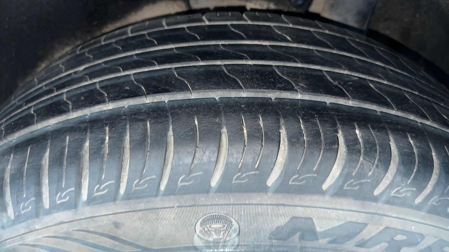 Used 2020 Maruti Suzuki Vitara Brezza VXi AT SHVS Petrol Automatic tyres LEFT REAR TYRE TREAD VIEW