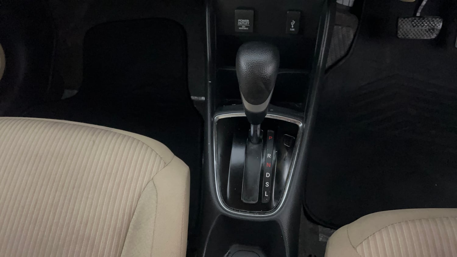 Used 2024 honda Amaze 2nd Generation S 1.2 Petrol CVT Petrol Automatic interior GEAR  KNOB VIEW