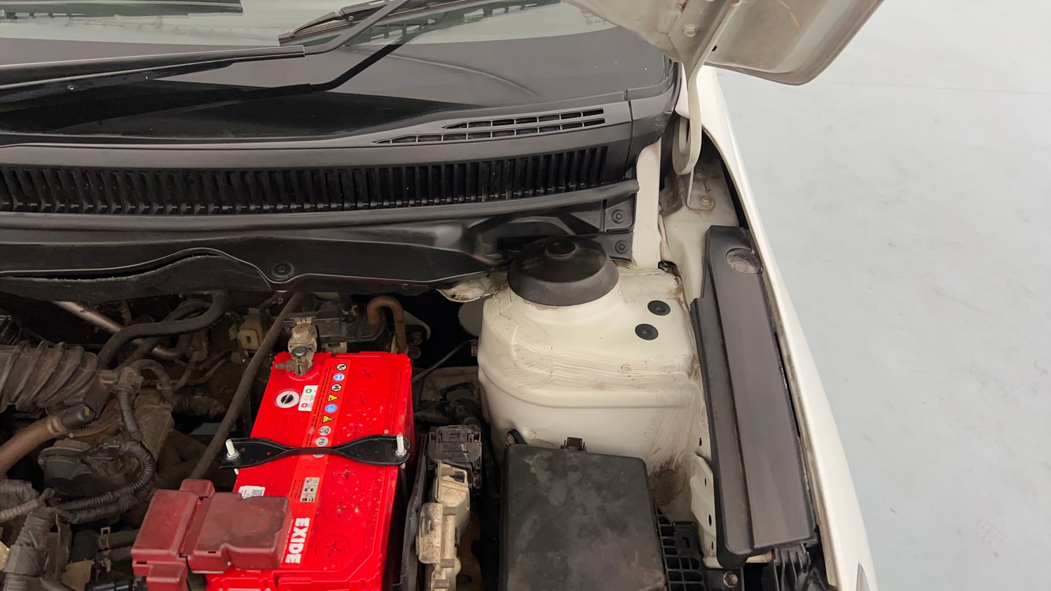 Used 2018 Maruti Suzuki Ciaz Alpha Hybrid 1.5 Petrol Manual engine ENGINE LEFT SIDE HINGE & APRON VIEW