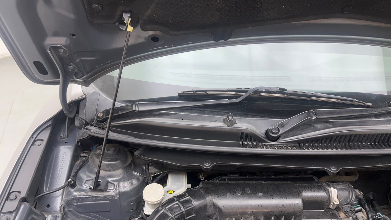 Used 2020 Toyota Glanza V CVT Petrol Automatic engine ENGINE RIGHT SIDE HINGE & APRON VIEW