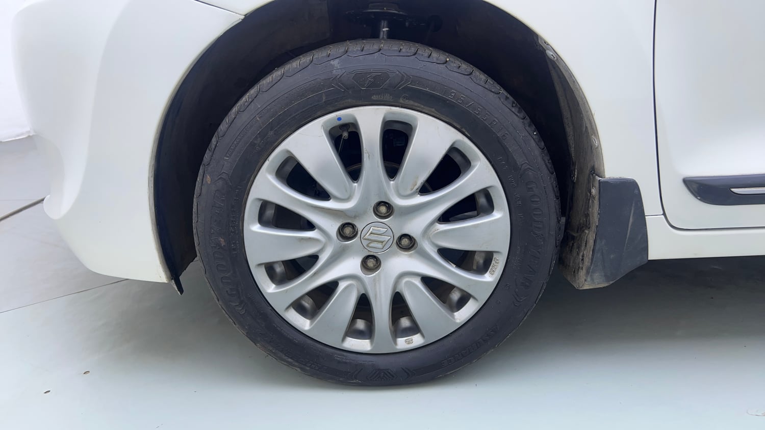 Used 2016 Maruti Suzuki Baleno Zeta 1.2 Petrol Manual tyres LEFT FRONT TYRE RIM VIEW