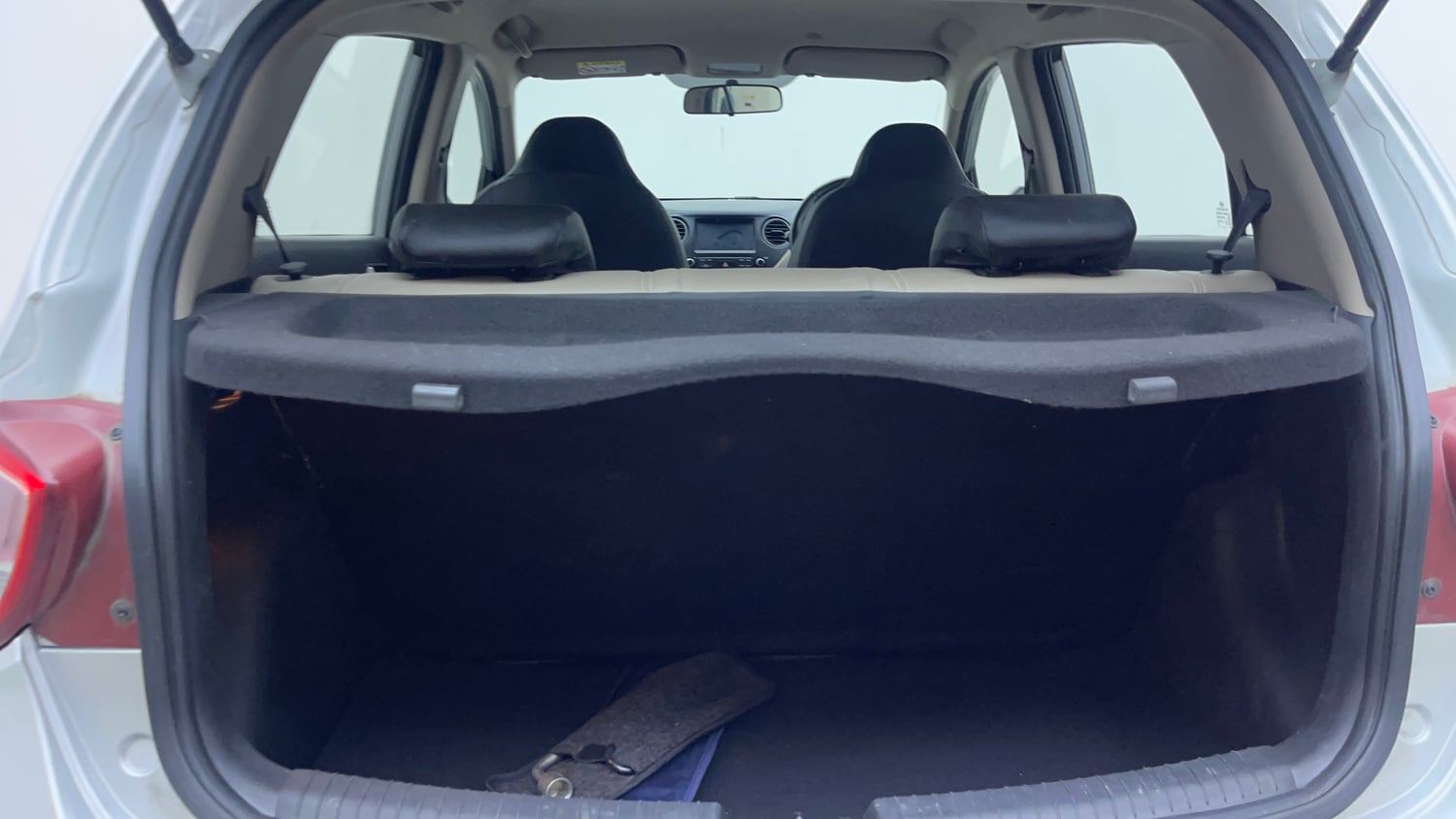 Used 2017 Hyundai Grand i10 Asta 1.2 Kappa VTVT Petrol Manual interior DICKY INSIDE VIEW