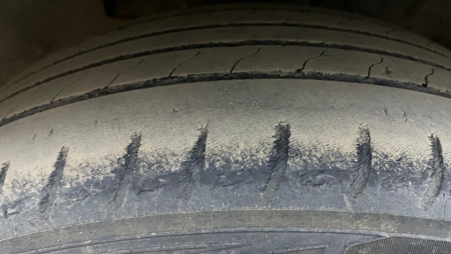 Used 2019 Hyundai Venue SX Plus 1.0 Turbo DCT Petrol Automatic tyres LEFT FRONT TYRE TREAD VIEW
