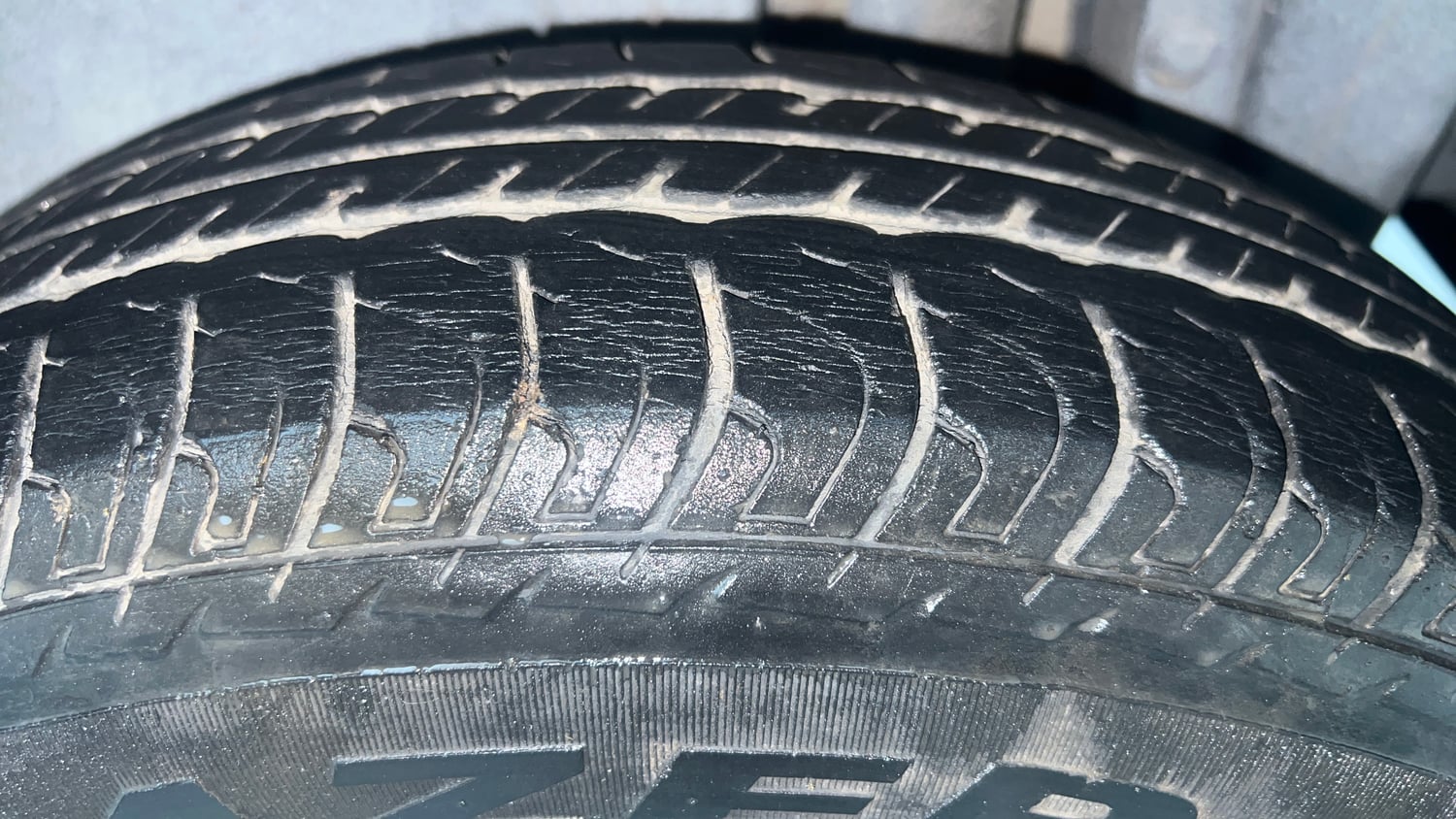 Used 2014 Maruti Suzuki Swift VXi Petrol Manual tyres LEFT REAR TYRE TREAD VIEW