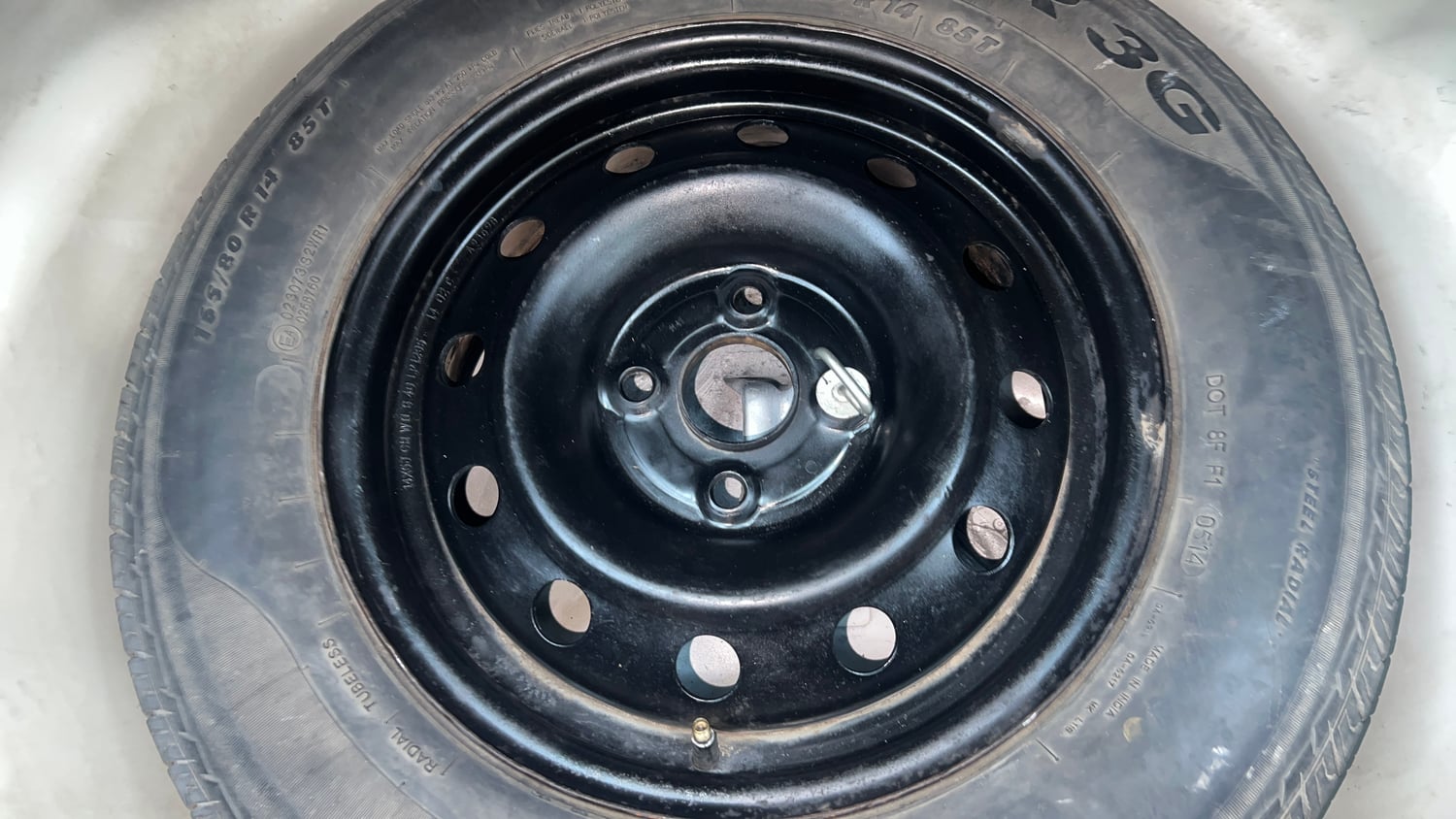 Used 2014 Maruti Suzuki Swift VXi Petrol Manual tyres SPARE TYRE VIEW