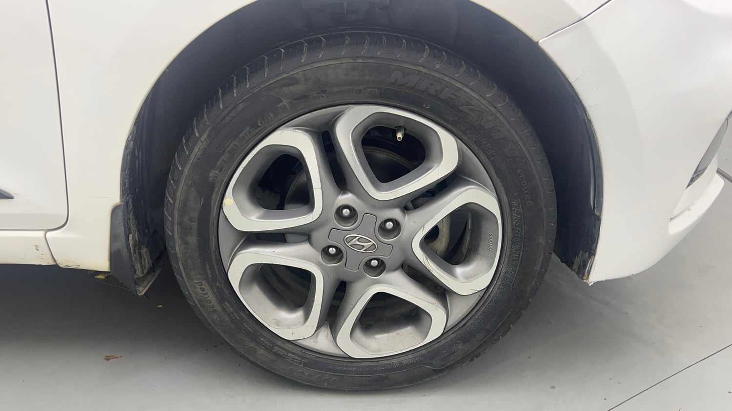 Used 2018 Hyundai Elite i20 Asta 1.2 (O) Petrol Manual tyres RIGHT FRONT TYRE RIM VIEW