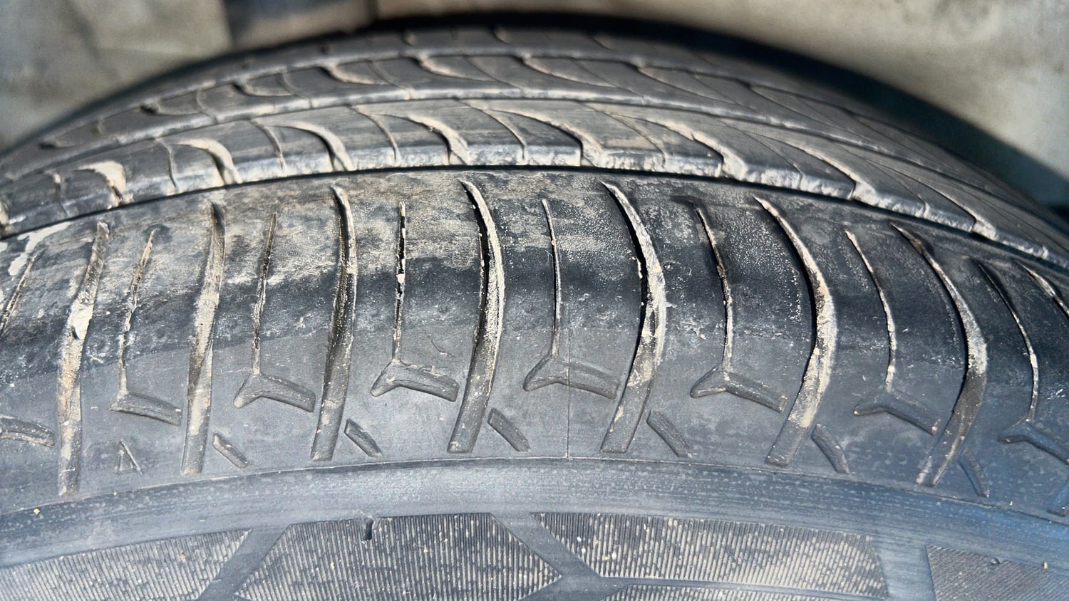 Used 2017 Honda City V CVT Petrol Petrol Automatic tyres RIGHT REAR TYRE TREAD VIEW