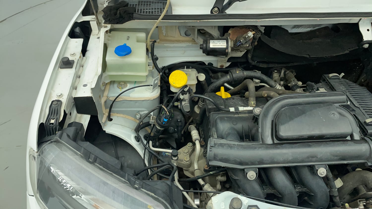Used 2021 Renault Kwid RXT 1.0 Opt Petrol Manual engine ENGINE RIGHT SIDE VIEW