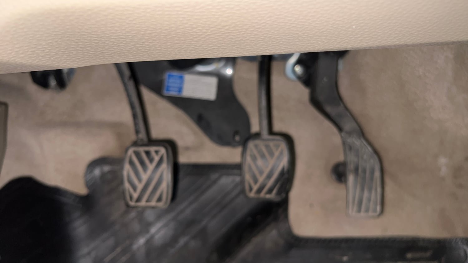 Used 2015 Maruti Suzuki Ertiga ZXi Petrol Manual interior PEDALS VIEW
