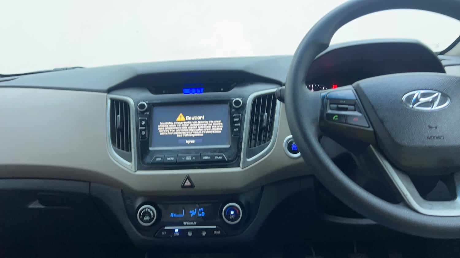 Used 2016 Hyundai Creta 1.6 SX Plus Petrol Petrol Manual top_features Integrated (in-dash) music system