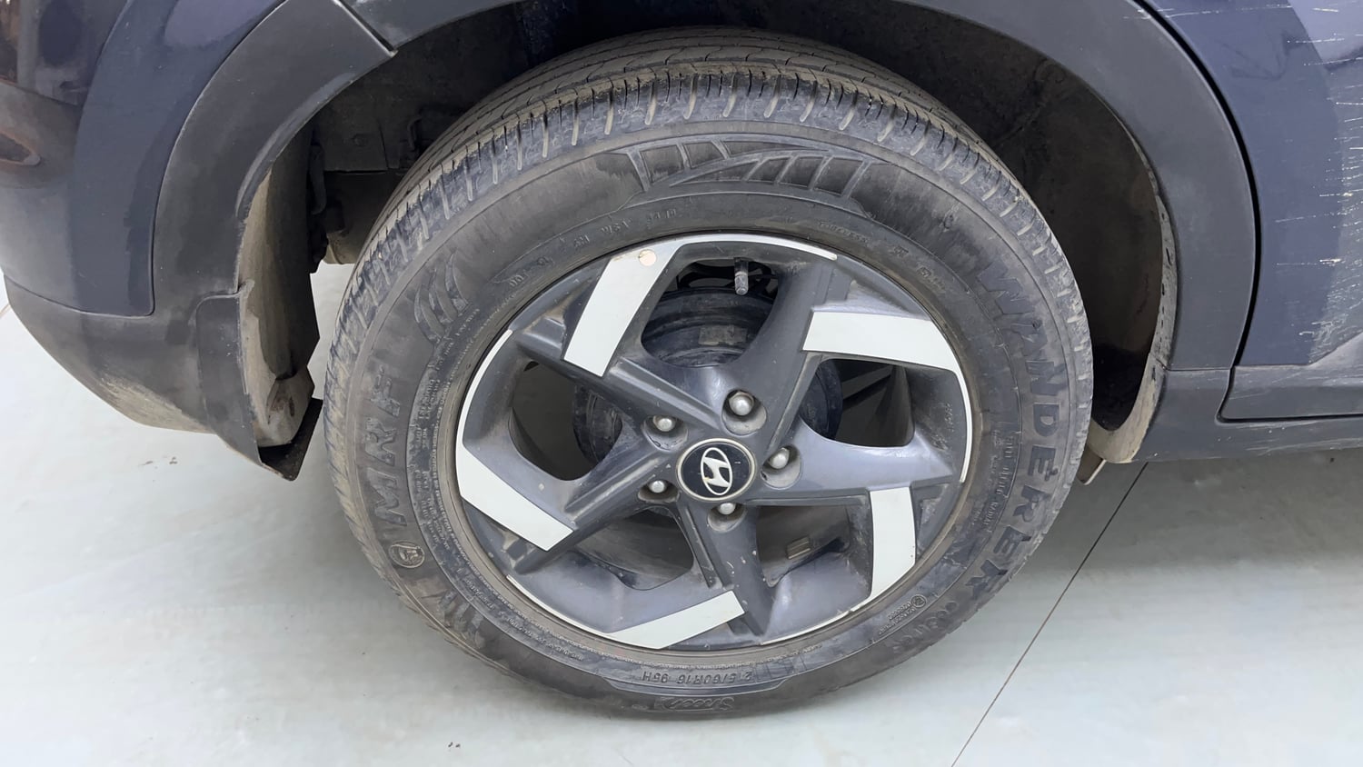 Used 2019 Hyundai Venue SX Plus 1.0 Turbo DCT Petrol Automatic tyres RIGHT REAR TYRE RIM VIEW