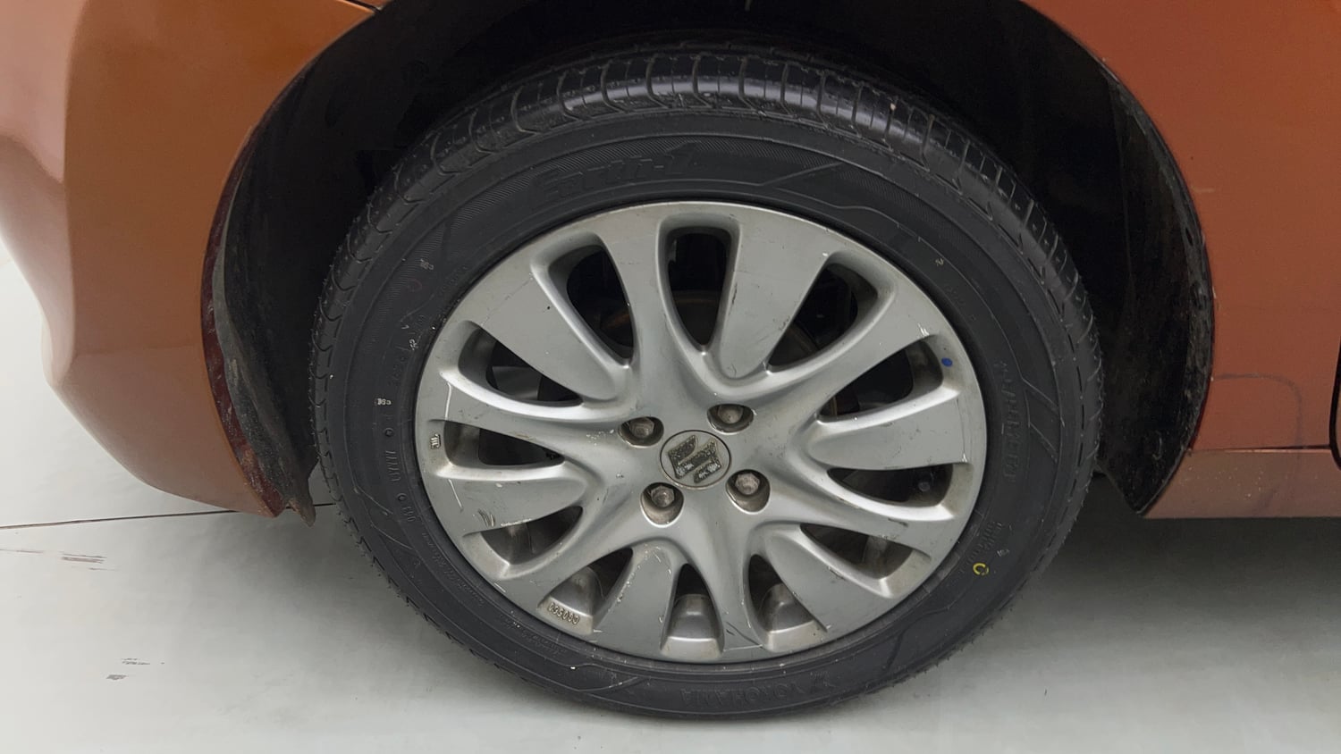 Used 2018 Maruti Suzuki Baleno Alpha 1.2 Petrol Manual tyres LEFT FRONT TYRE RIM VIEW