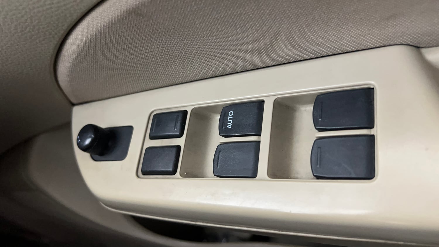 Used 2014 Maruti Suzuki Swift Dzire VXI Petrol Manual top_features Adjustable ORVM