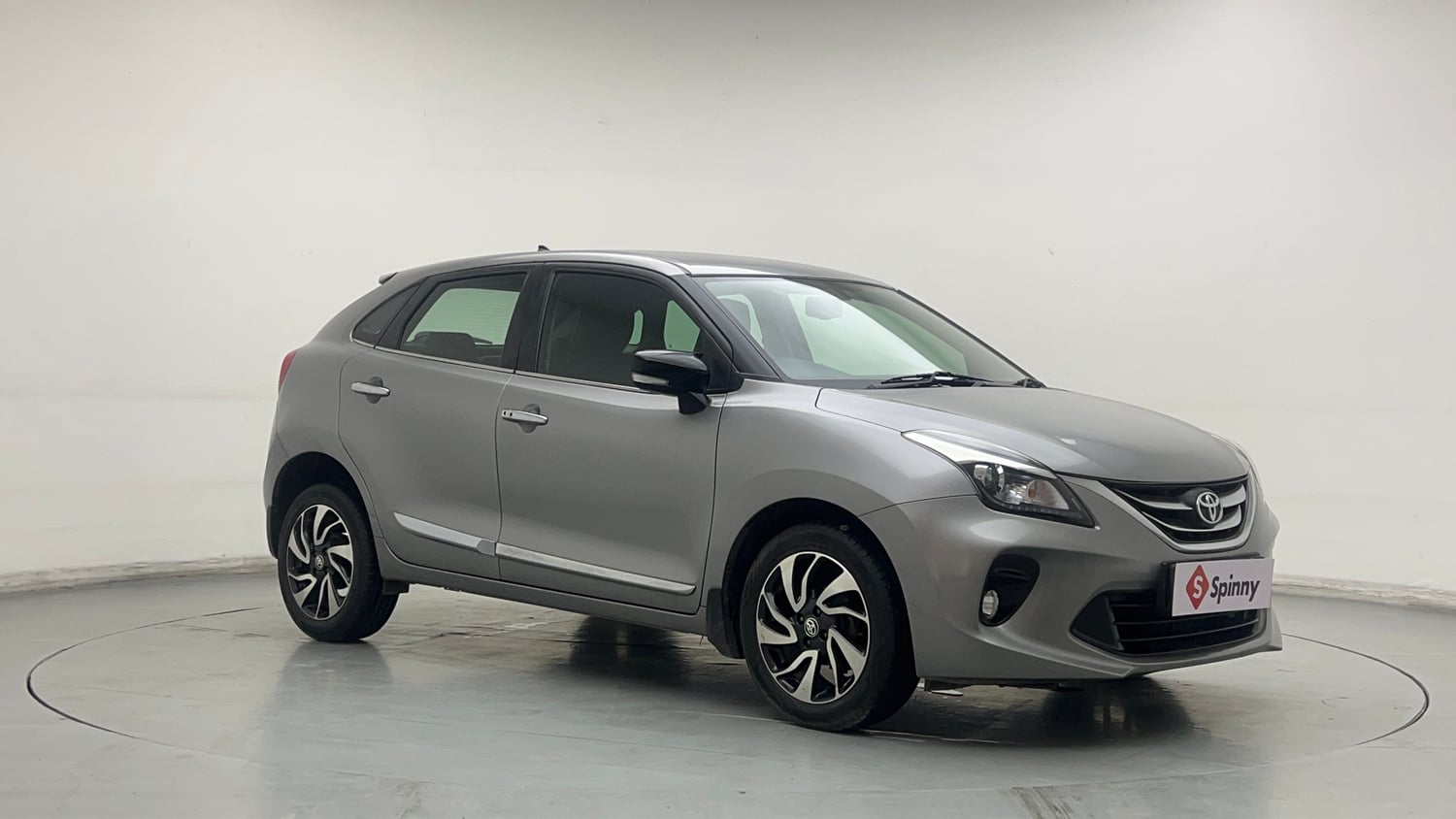Used 2020 Toyota Glanza V CVT Petrol Automatic exterior RIGHT FRONT CORNER VIEW