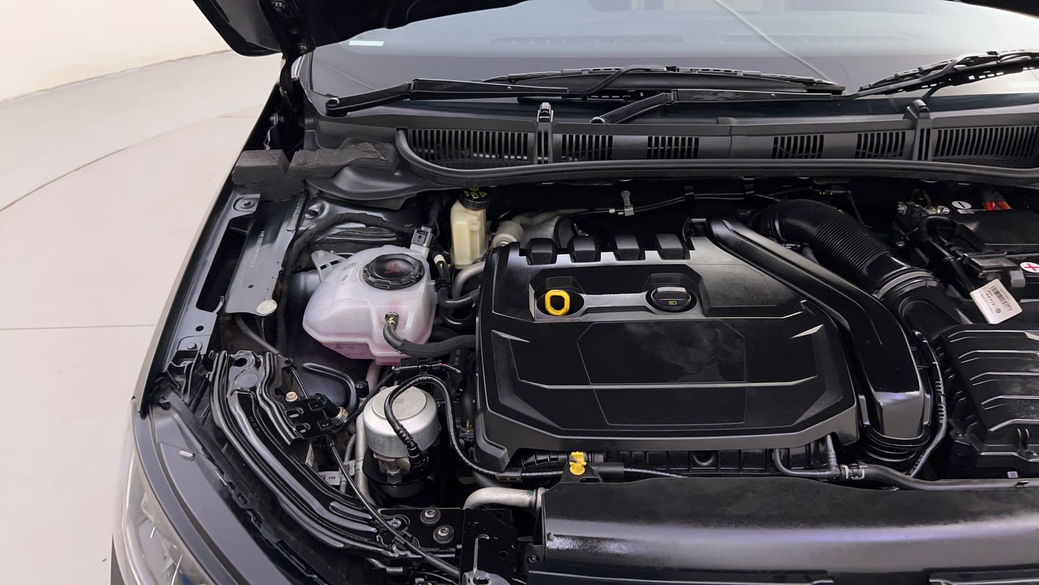 Used 2023 Skoda Slavia Style 1.5L TSI DSG Petrol Automatic engine ENGINE RIGHT SIDE HINGE & APRON VIEW