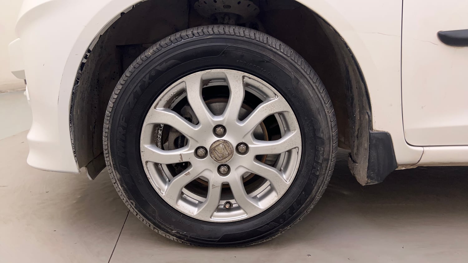Used 2014 Honda Amaze 1.2 VX AT i-VTEC Petrol Automatic tyres LEFT FRONT TYRE RIM VIEW