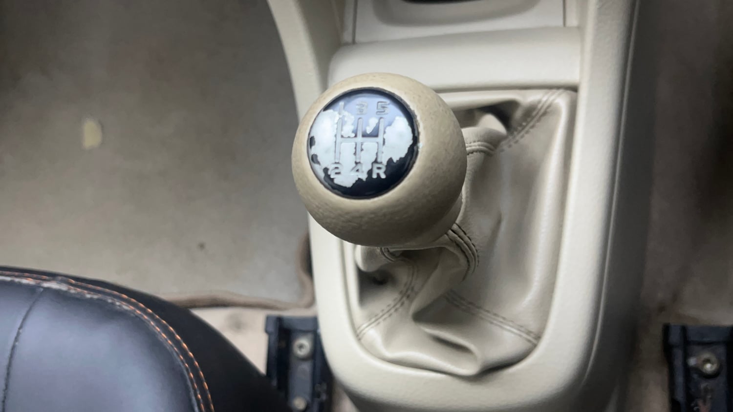 Used 2015 Maruti Suzuki Swift Dzire VXI Petrol Manual interior GEAR  KNOB VIEW