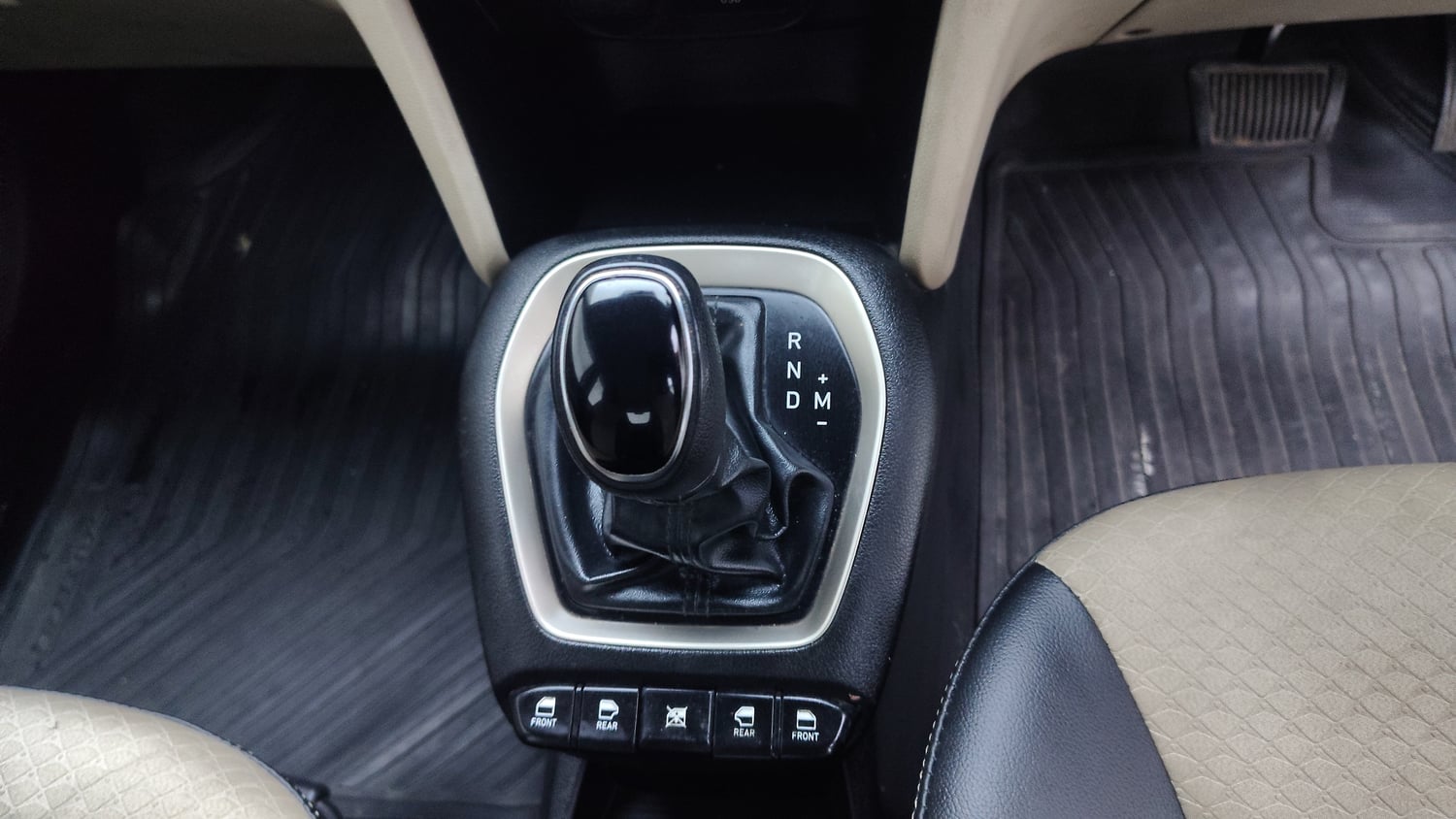 Used 2019 Hyundai Santro Sportz AMT Petrol Automatic interior GEAR  KNOB VIEW