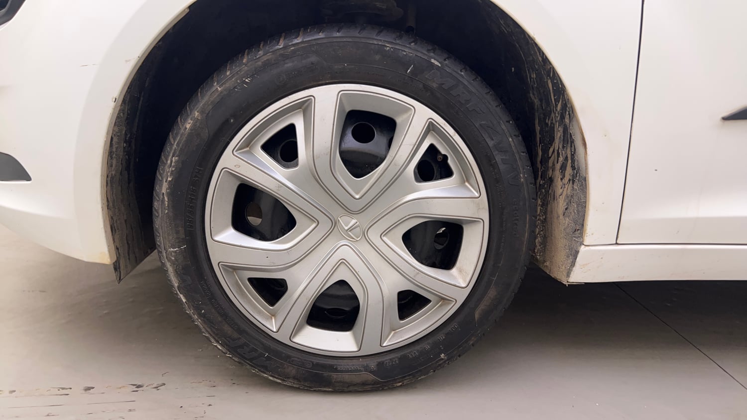 Used 2022 Tata Altroz XM Plus Petrol Petrol Manual tyres LEFT FRONT TYRE RIM VIEW
