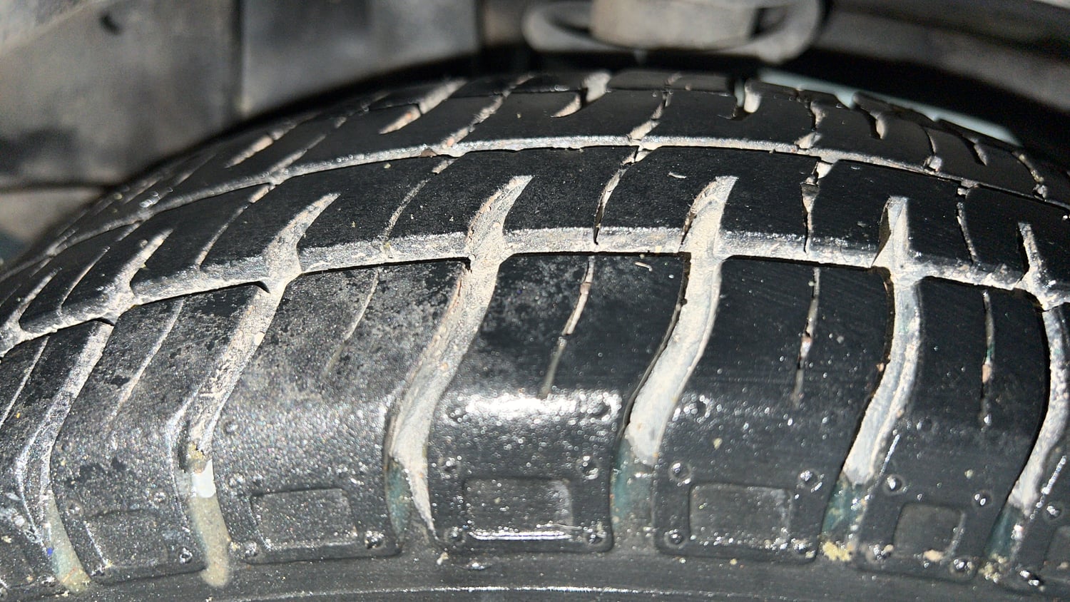 Used 2015 Maruti Suzuki Alto 800 Vxi Petrol Manual tyres LEFT REAR TYRE TREAD VIEW