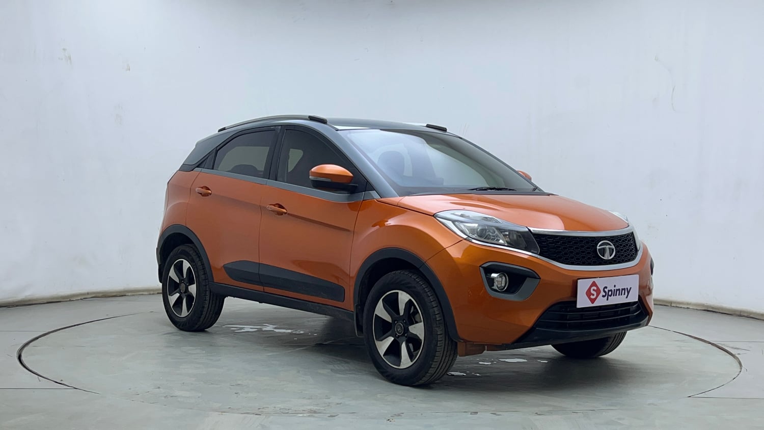 Used 2018 Tata Nexon XZA Plus Diesel Dual Tone Diesel Automatic exterior RIGHT FRONT CORNER VIEW