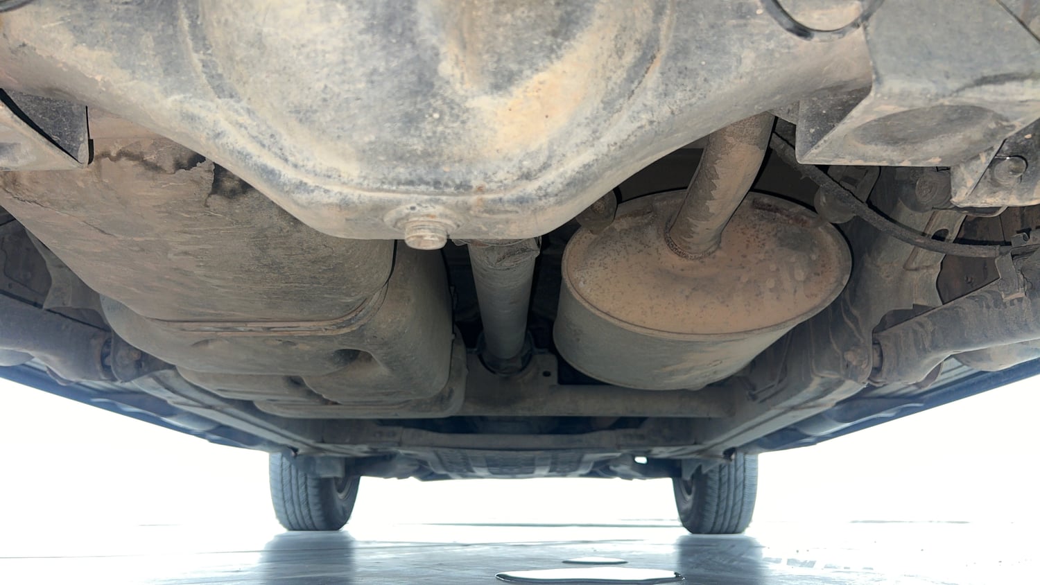 Used 2017 Mahindra TUV300 T8 mHAWK100 Dual Tone Diesel Manual extra REAR UNDERBODY VIEW (TAKEN FROM REAR)