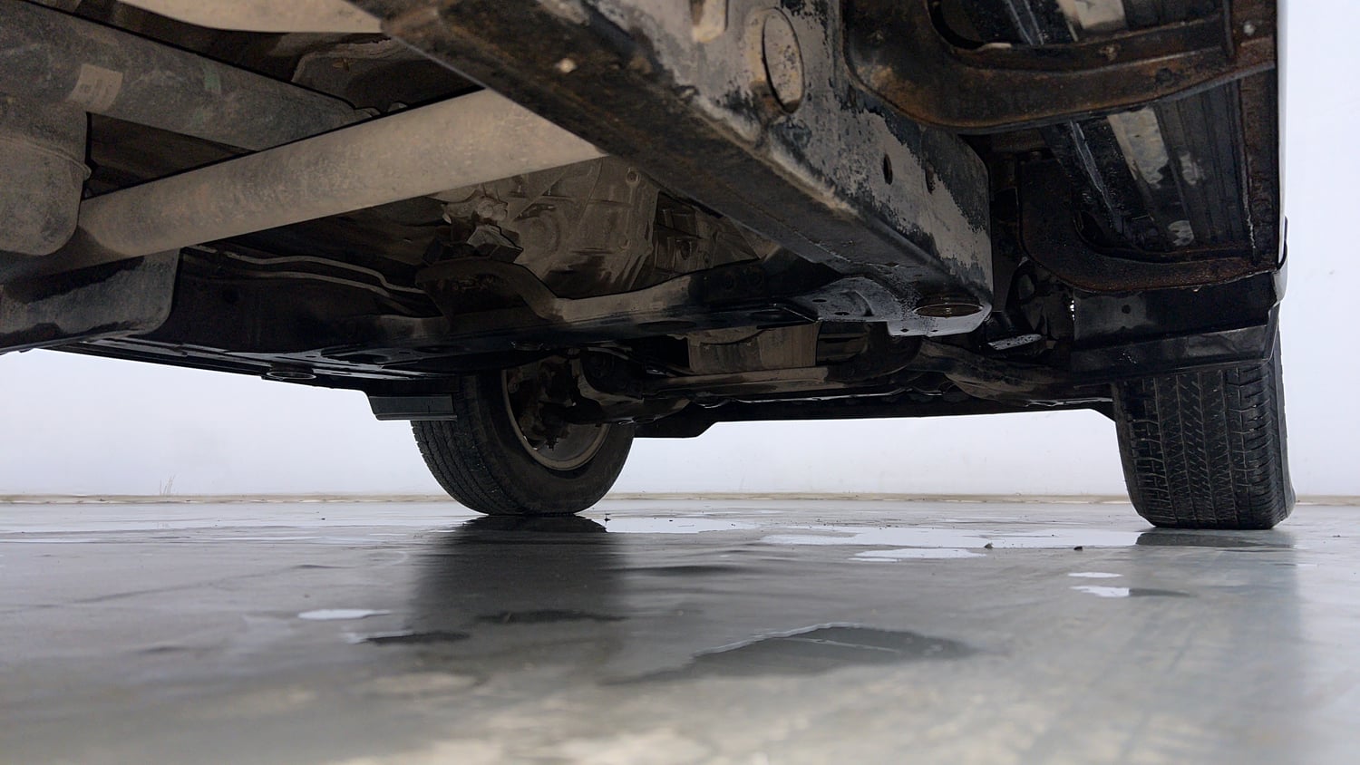 Used 2016 Mahindra Scorpio S6 Plus Diesel Manual extra REAR RIGHT UNDERBODY VIEW