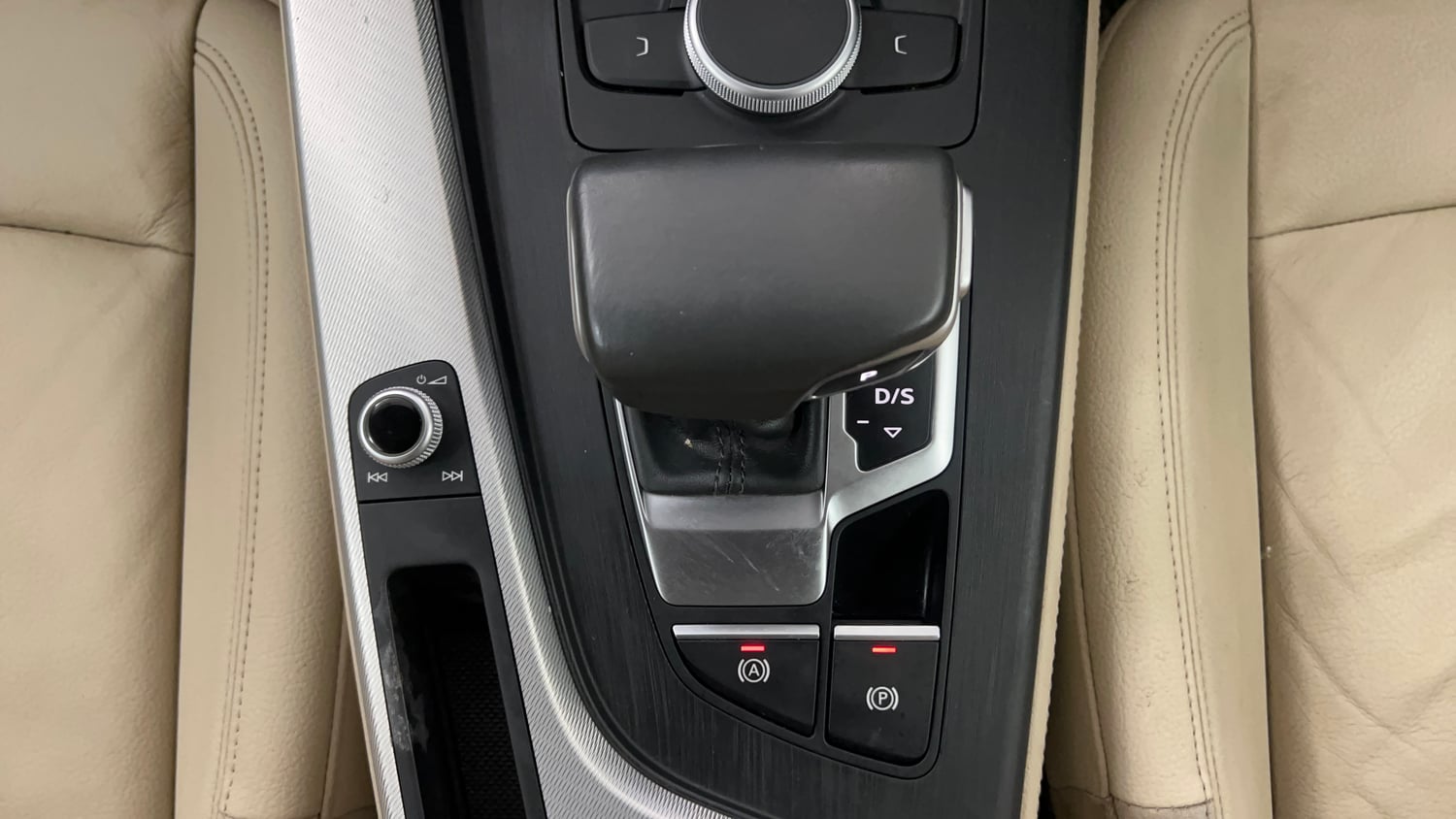 Used 2018 Audi A4 30 TFSI Premium Plus Petrol Automatic interior GEAR  KNOB VIEW