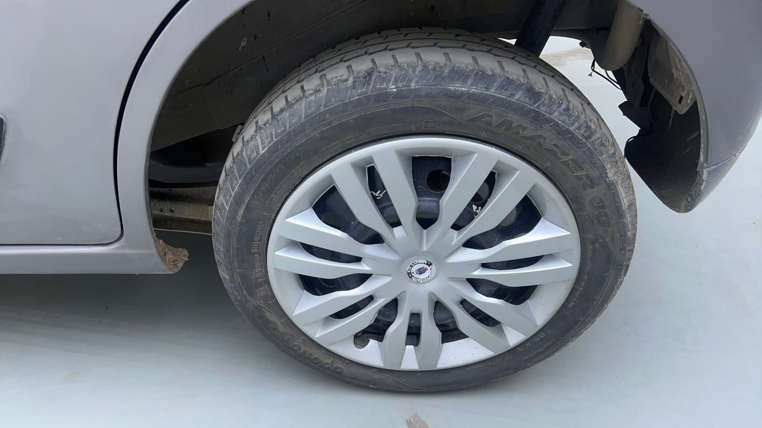 Used 2015 Maruti Suzuki Wagon R VXI Petrol Manual tyres LEFT REAR TYRE RIM VIEW
