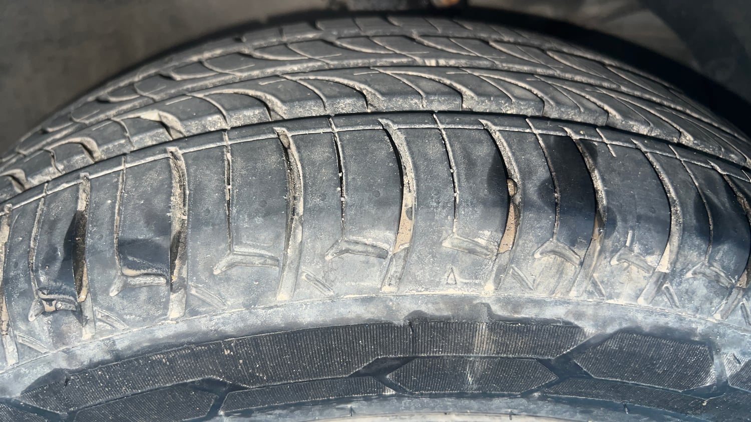 Used 2018 Maruti Suzuki Dzire ZXi Plus AMT Petrol Automatic tyres RIGHT FRONT TYRE TREAD VIEW