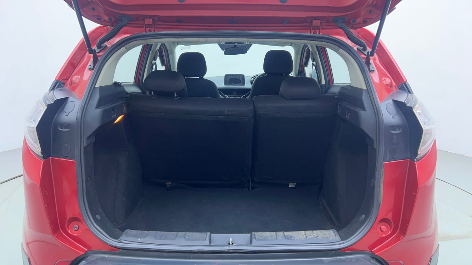 Used 2018 Tata Nexon XZ Plus Petrol Manual interior DICKY INSIDE VIEW