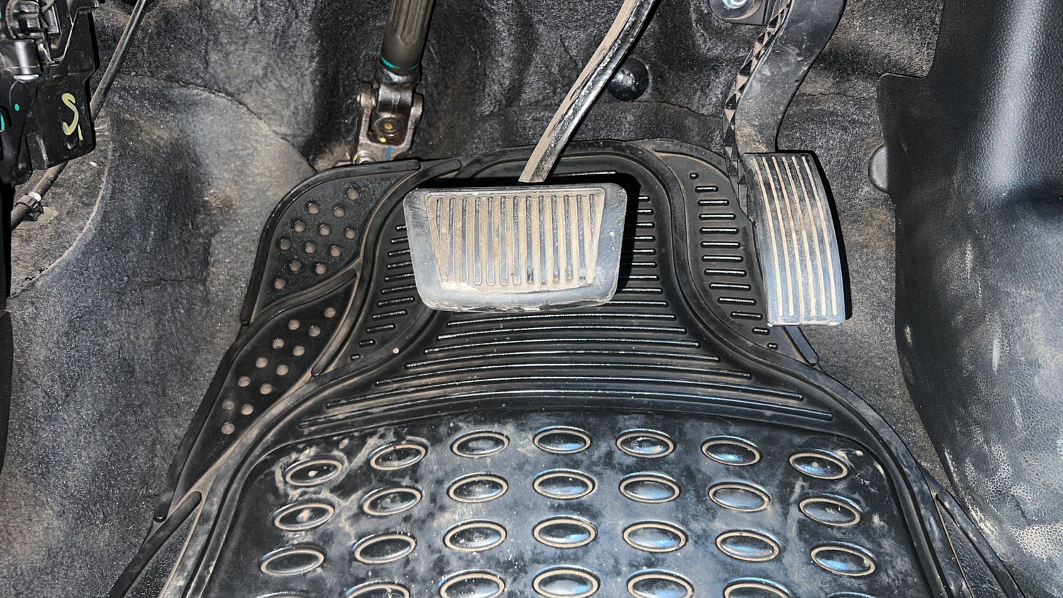 Used 2014 Hyundai Xcent S AT 1.2 (O) Petrol Automatic interior PEDALS VIEW