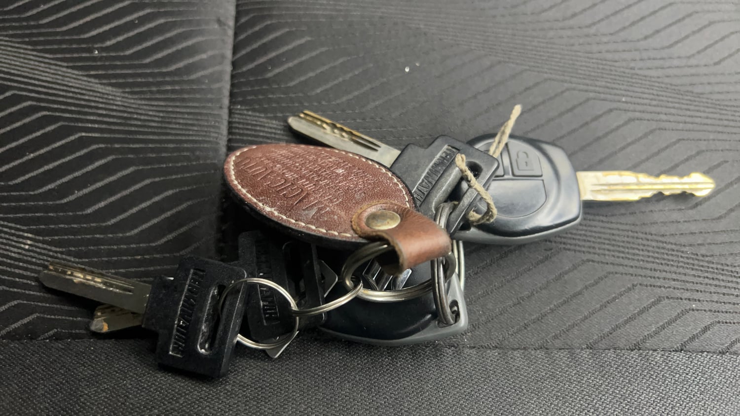 Used 2014 Maruti Suzuki Swift VXi Petrol Manual extra CAR KEY VIEW
