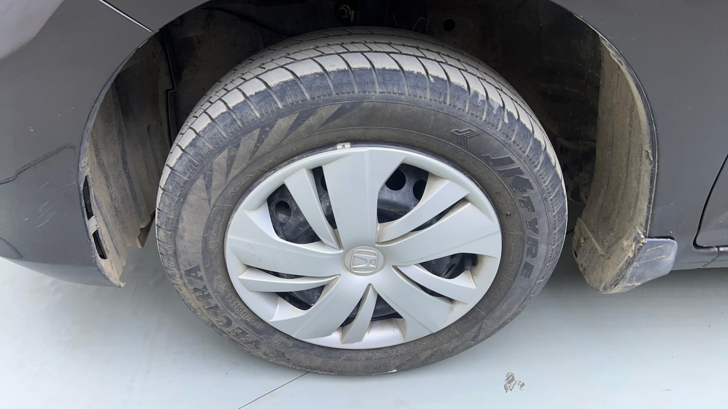 Used 2024 Honda Amaze S 1.2 Petrol MT Petrol Manual tyres LEFT FRONT TYRE RIM VIEW