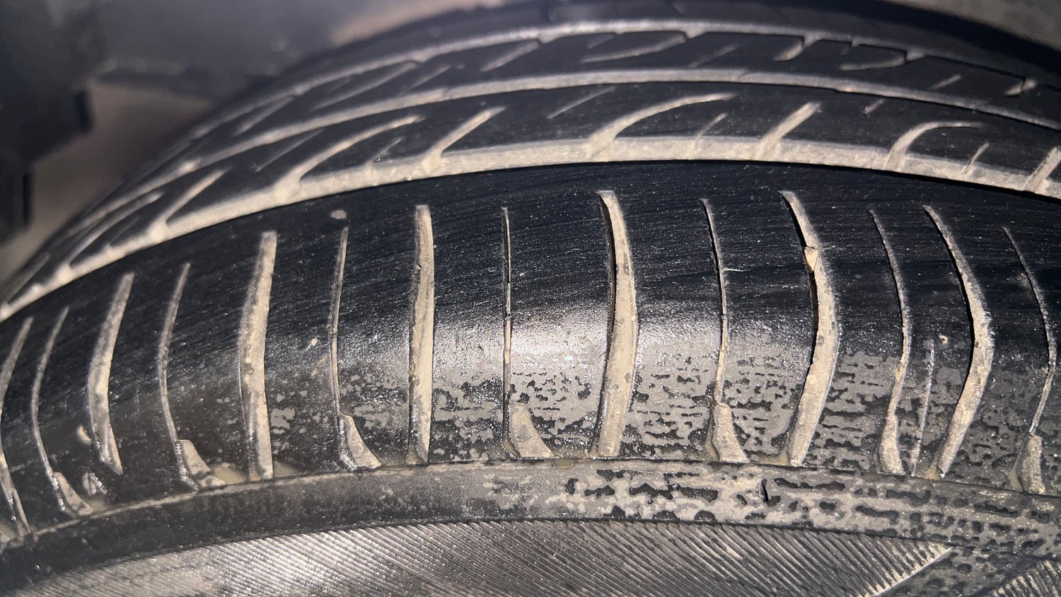 Used 2014 Honda City VX CVT Petrol Automatic tyres RIGHT REAR TYRE TREAD VIEW