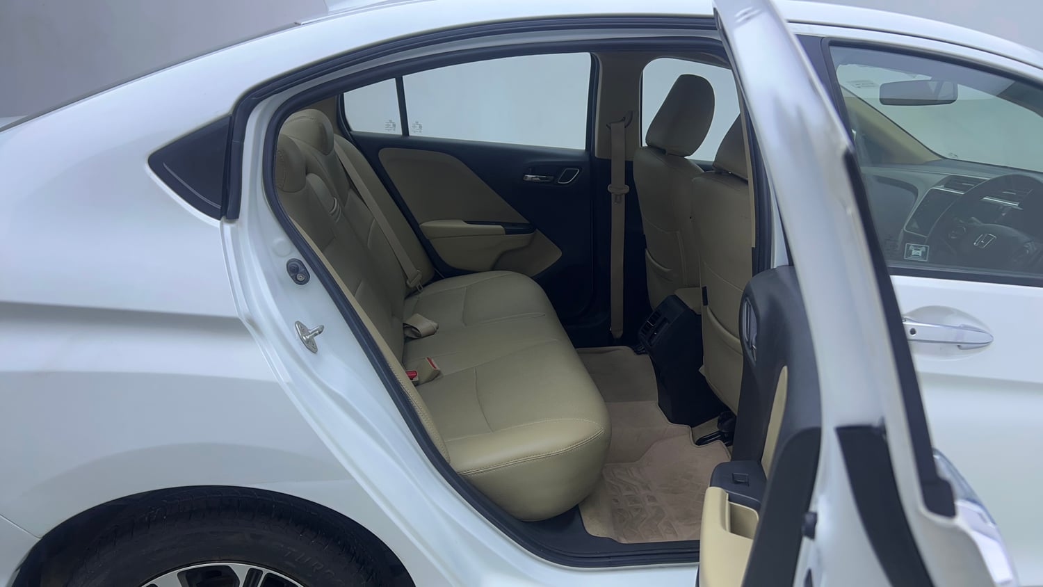 Used 2017 Honda City V CVT Petrol Petrol Automatic interior RIGHT SIDE REAR DOOR CABIN VIEW