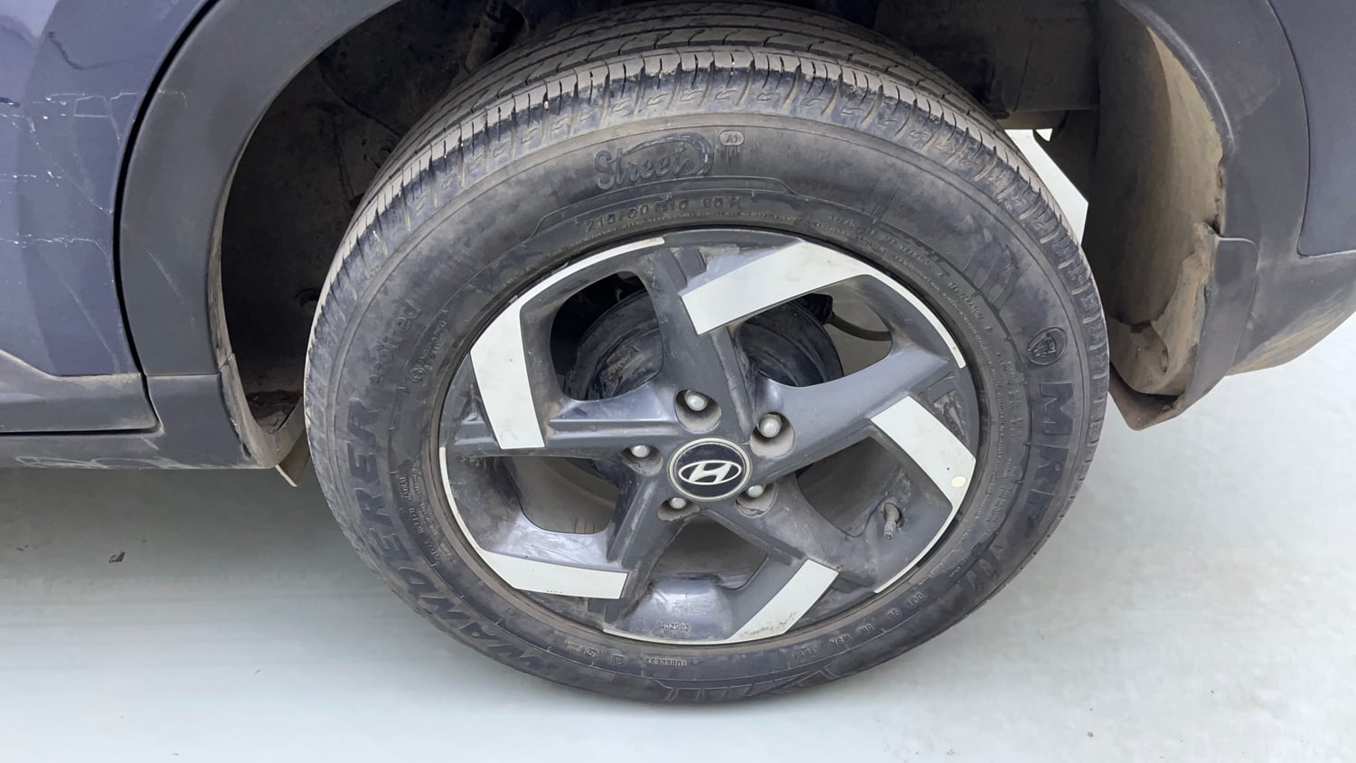 Used 2019 Hyundai Venue SX Plus 1.0 Turbo DCT Petrol Automatic tyres LEFT REAR TYRE RIM VIEW