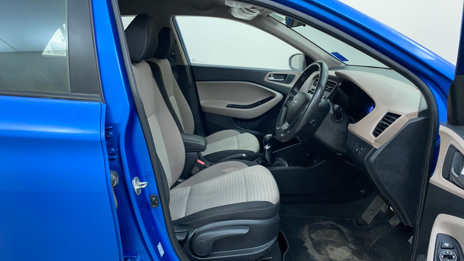 Used 2019 Hyundai Elite i20 Asta 1.2 (O) Petrol Manual interior RIGHT SIDE FRONT DOOR CABIN VIEW