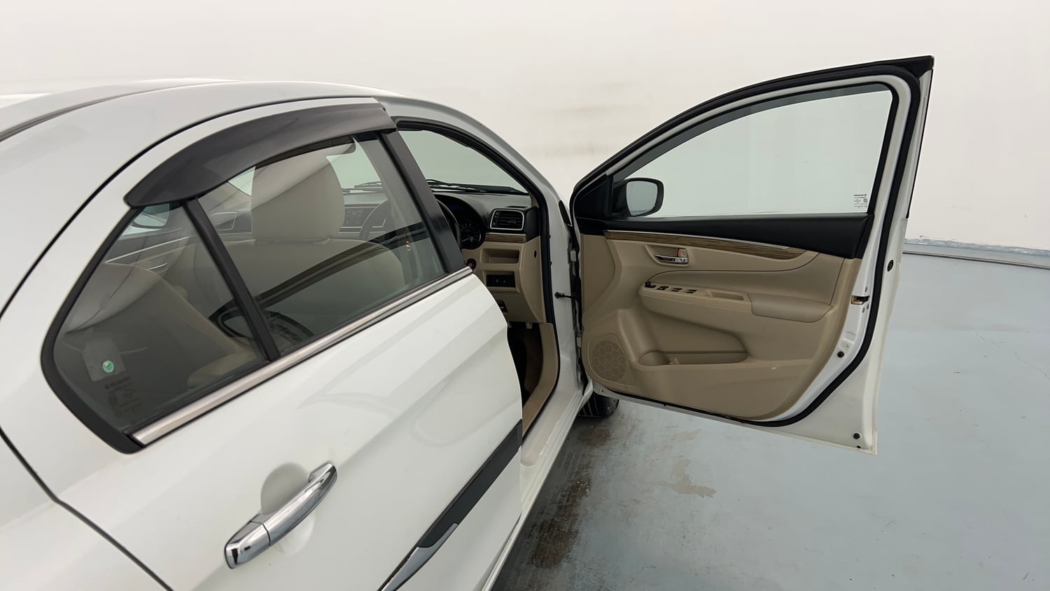 Used 2018 Maruti Suzuki Ciaz Alpha Hybrid 1.5 Petrol Manual interior RIGHT FRONT DOOR OPEN VIEW