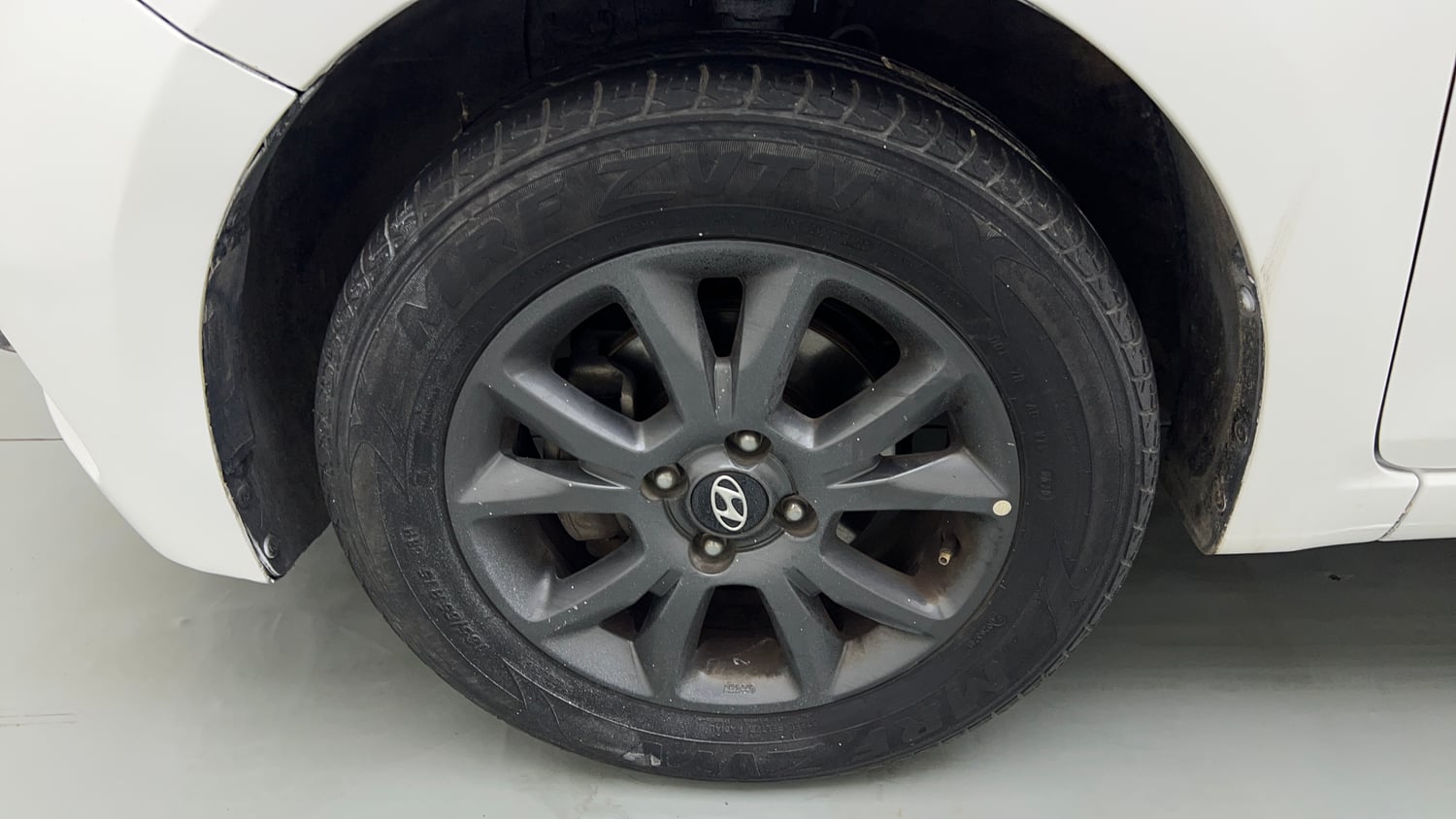 Used 2020 Hyundai Elite i20 Sportz Plus 1.2 Petrol Manual tyres LEFT FRONT TYRE RIM VIEW
