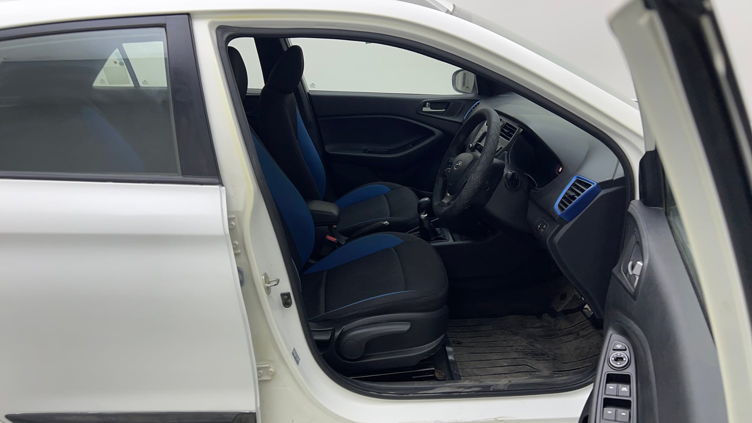 Used 2019 Hyundai i20 Active 1.2 SX Petrol Manual interior RIGHT SIDE FRONT DOOR CABIN VIEW