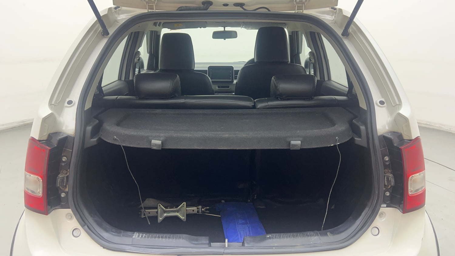 Used 2019 Maruti Suzuki Ignis Alpha 1.2 AMT Petrol Automatic interior DICKY INSIDE VIEW