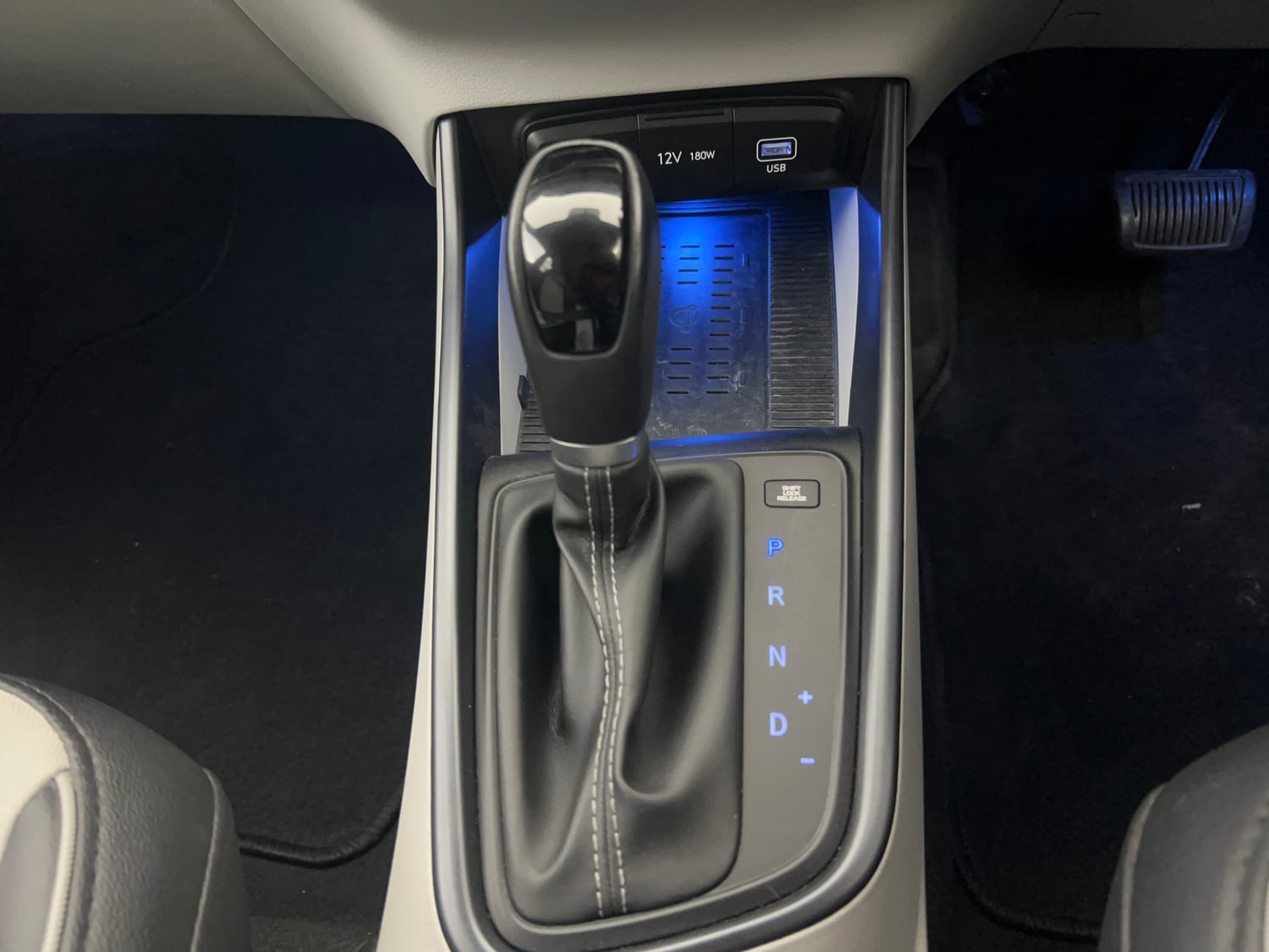 Used 2024 Hyundai New i20 Asta (O) 1.2 IVT Petrol Automatic interior GEAR  KNOB VIEW