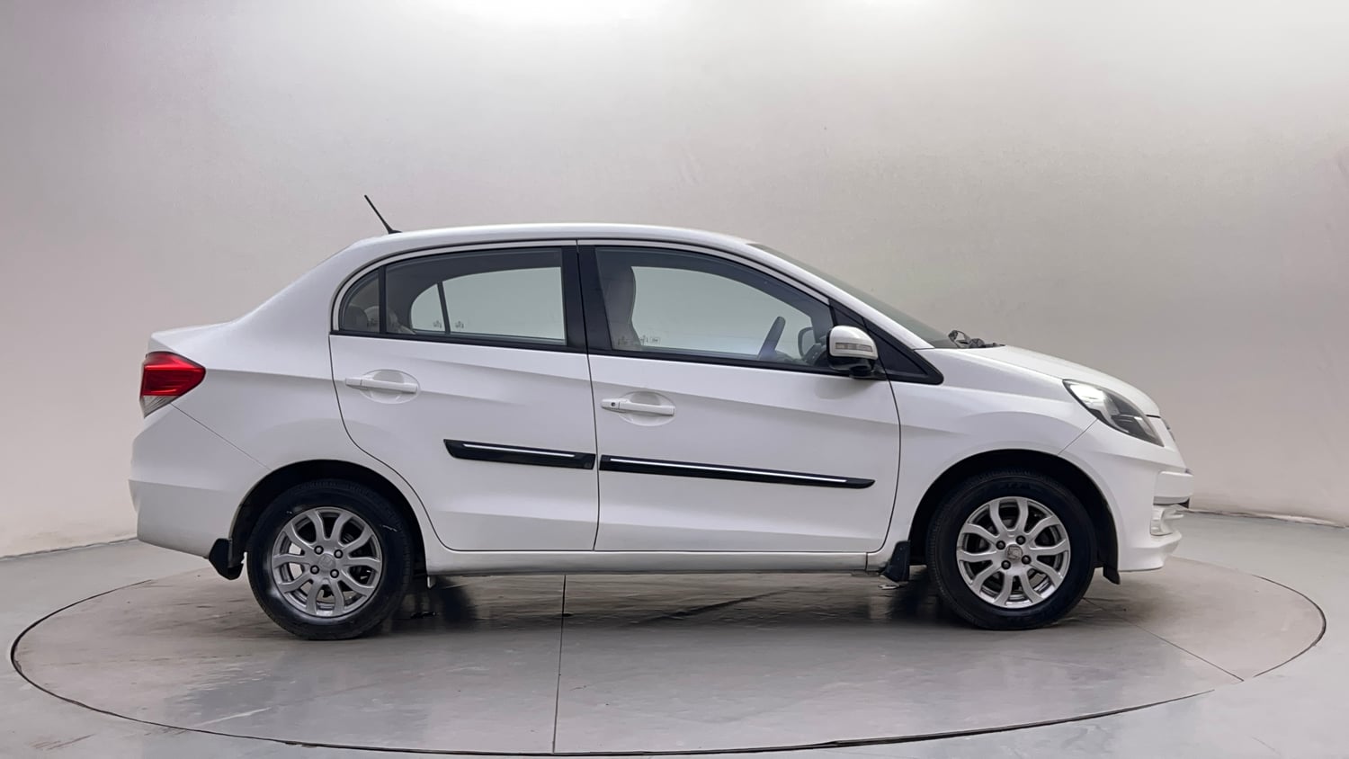 Used 2014 Honda Amaze 1.2 VX AT i-VTEC Petrol Automatic exterior RIGHT SIDE VIEW