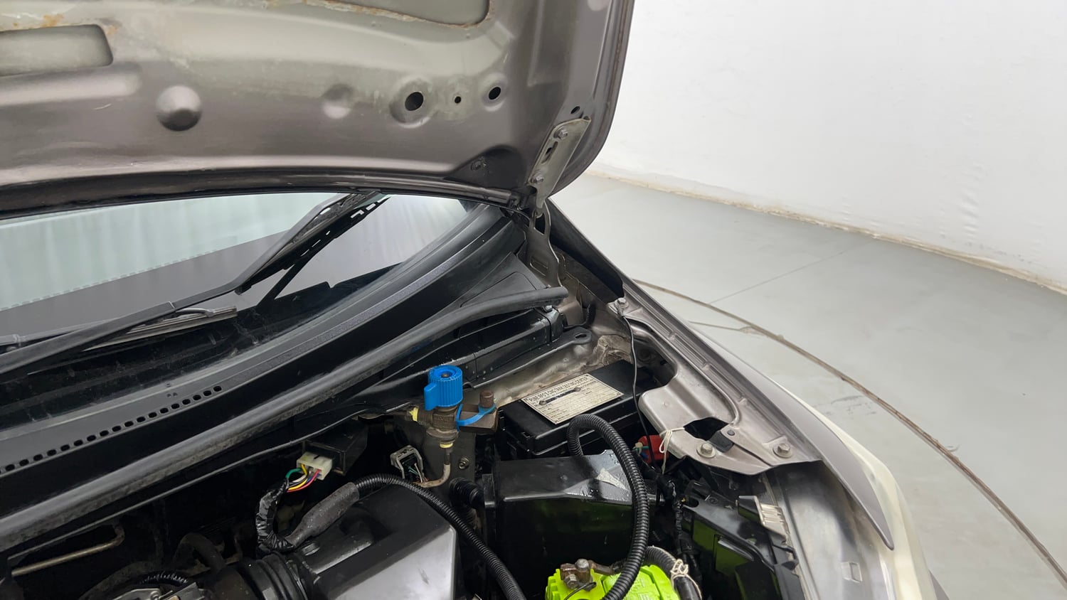 Used 2016 Honda Jazz VX Petrol+cng(outside fitted) Cng Manual engine ENGINE LEFT SIDE HINGE & APRON VIEW