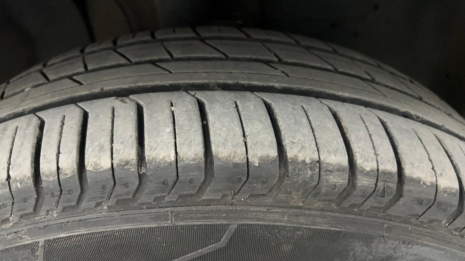 Used 2022 Tata Punch Accomplished AMT Petrol Automatic tyres RIGHT FRONT TYRE TREAD VIEW