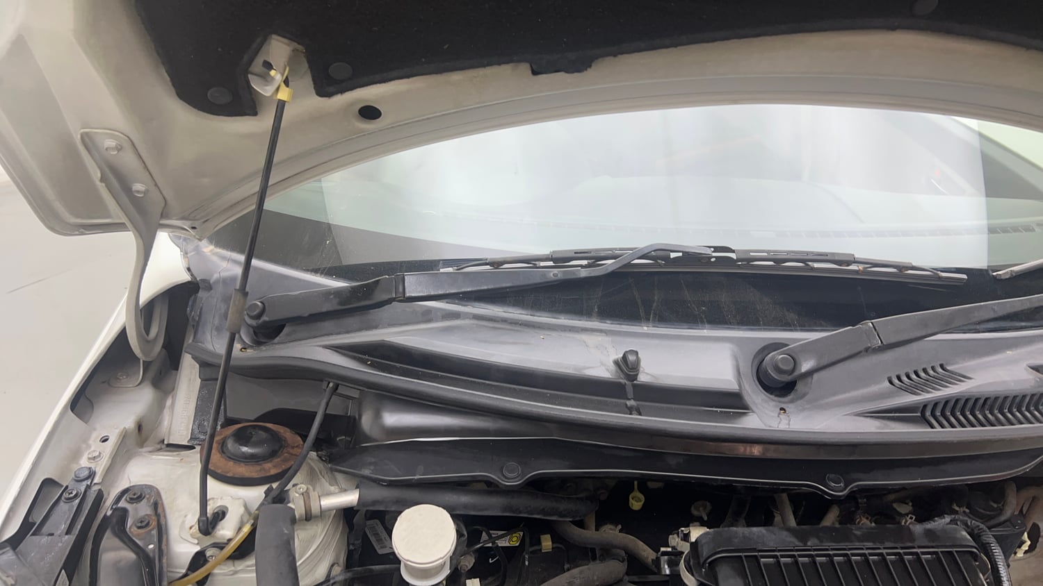 Used 2015 Maruti Suzuki Swift Dzire VXI Petrol Manual engine ENGINE RIGHT SIDE HINGE & APRON VIEW