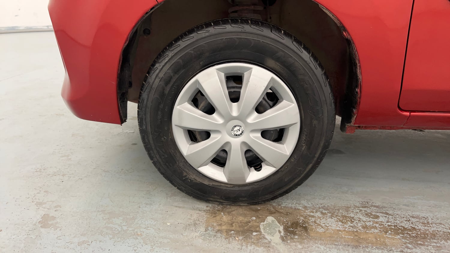 Used 2017 Maruti Suzuki Alto 800 VXi Petrol Manual tyres LEFT FRONT TYRE RIM VIEW